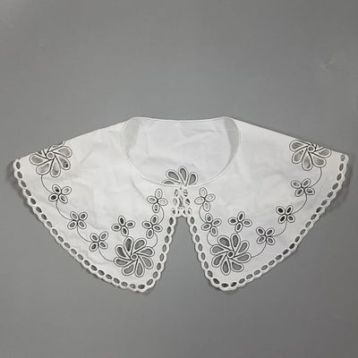 Collare di pizzo rotondo con tessuto di poliestere